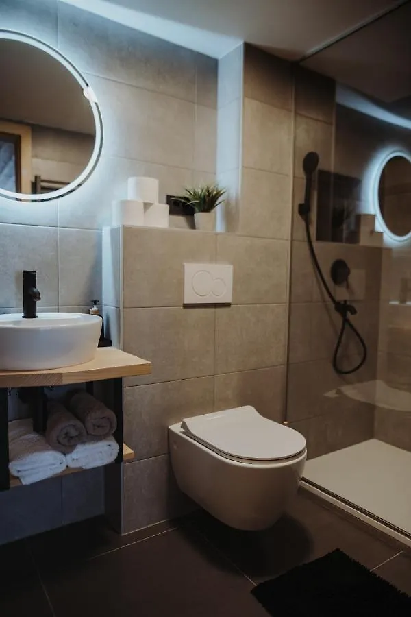 Med Smrekami - Cozy Place With Sauna And Jacuzzi Apartment Cerklje na Gorenjskem